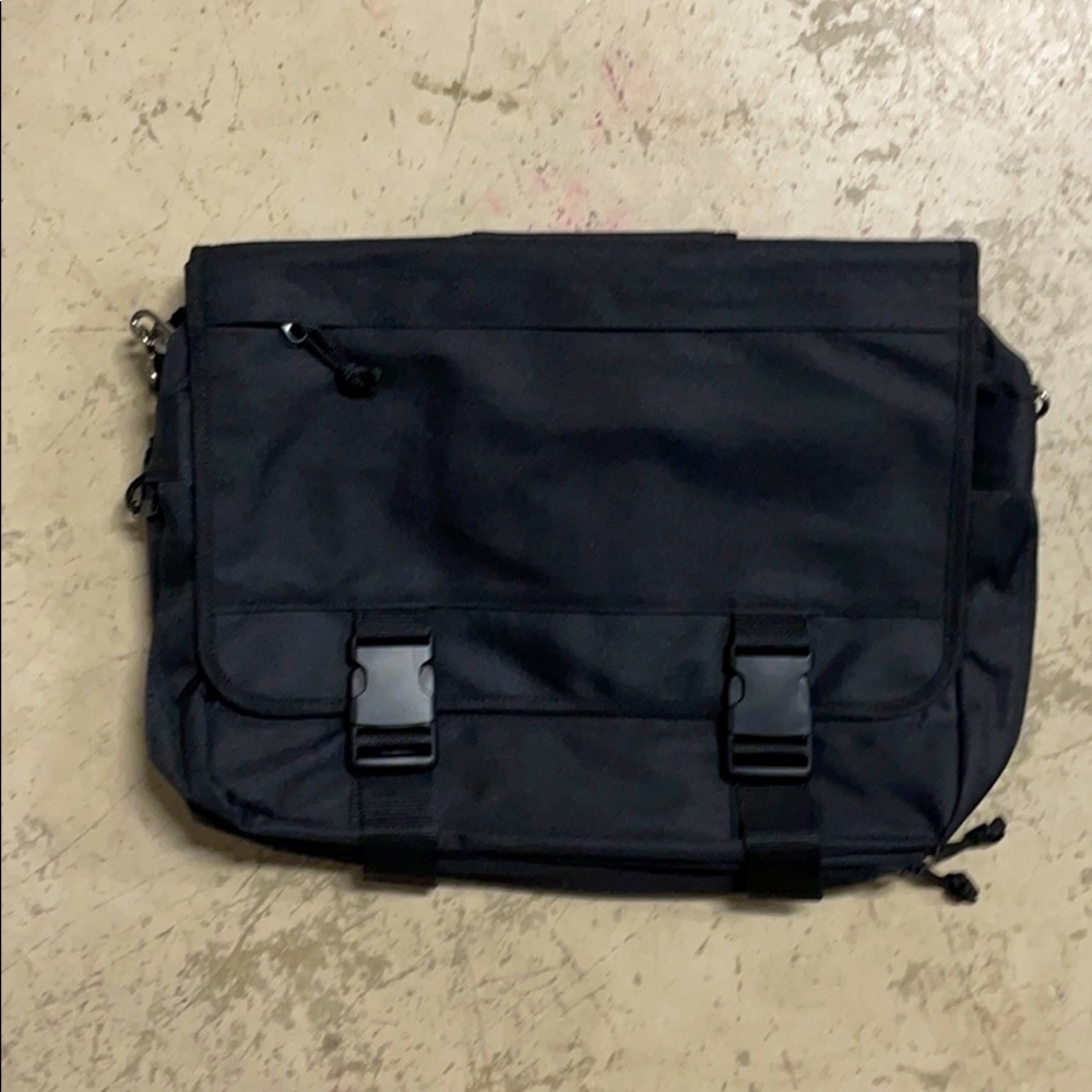 Messenger bag. NWT